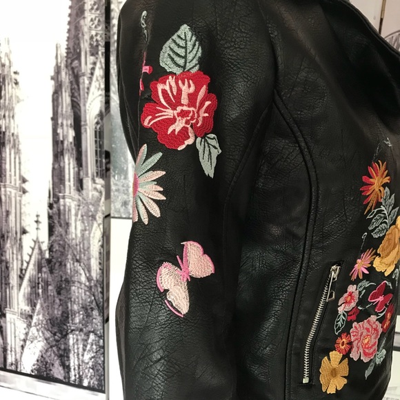 SOLD - Picture 4 of 8